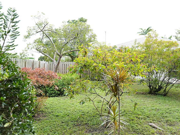 821 SW 13th Ct — Photo 8