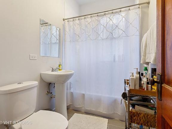 4th image of 2058 W Hutchinson St #2