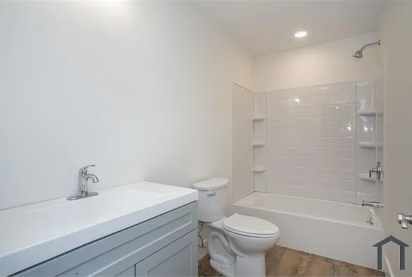 390 Carroll Ave #2 — Photo 15