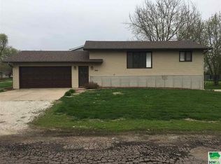 304 S Pinckney St, Elk Point, SD 57025