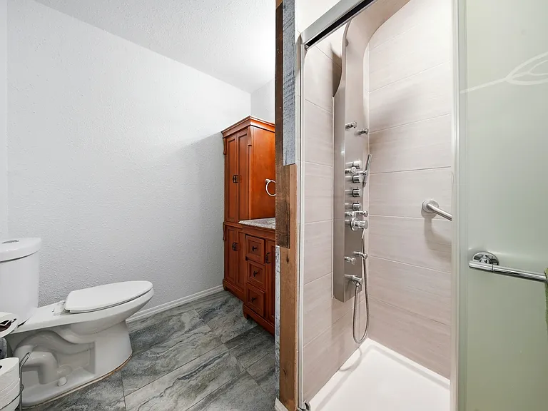 3915 W Gray St — Photo 24
