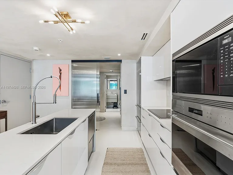 9521 E Bay Harbor Dr #705 — Photo 19