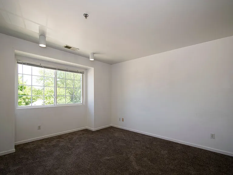 1117 Plymouth Dr — Photo 6