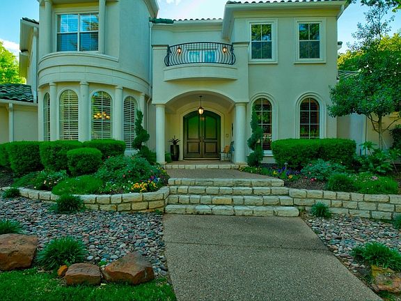 3rd image of 909 Suffolk Ct