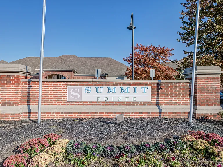 Summit Pointe — Photo 4