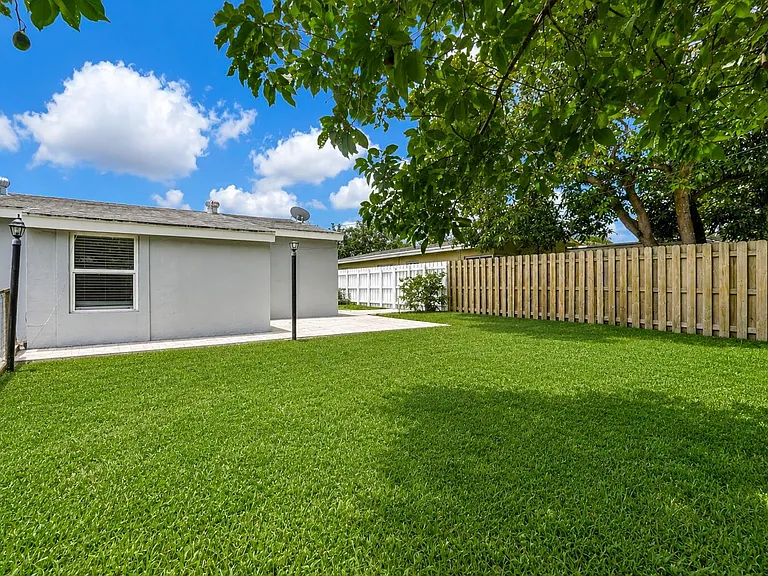 6621 Perry St — Photo 27