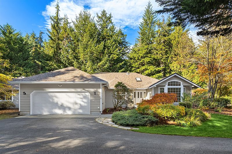 2nd image of 4731 Tree Ridge Lane NE