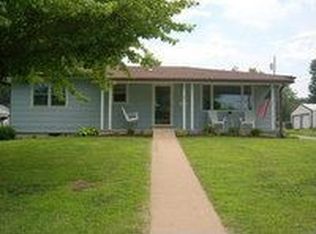 507 N 3rd St, Hiawatha, KS 66434