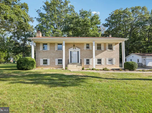 10850 Pam Dr, Waldorf, MD 20603