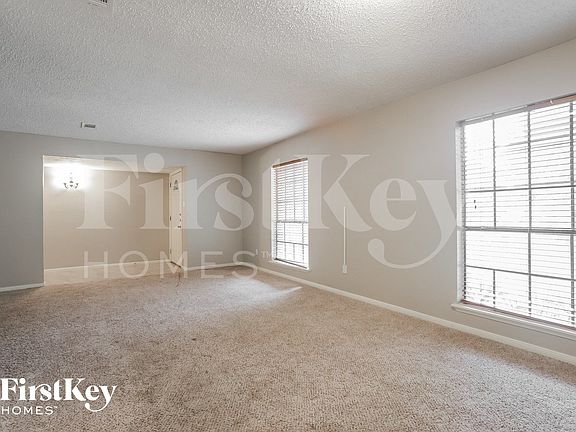 2nd image of 2010 Eastfield Cir