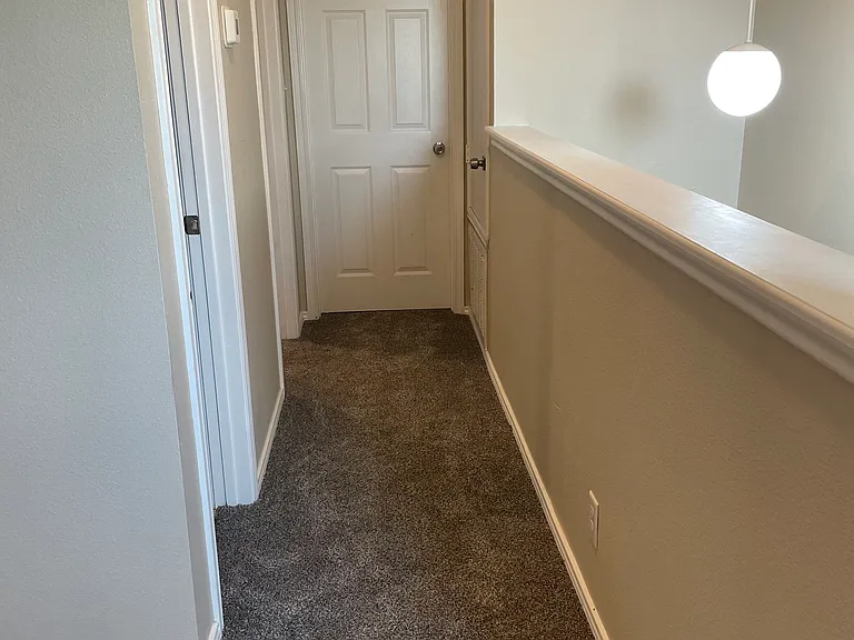 10306 Buescher Ln — Photo 12