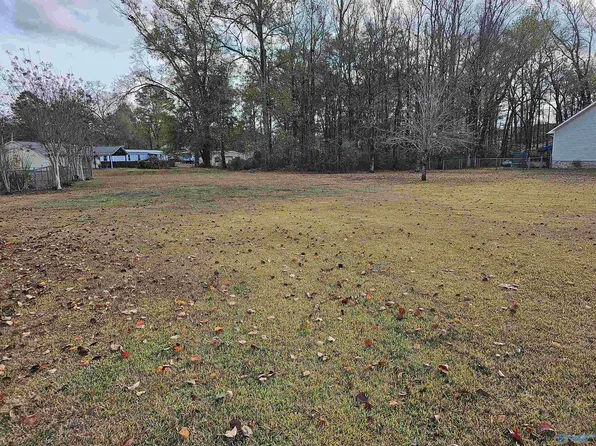 Lakemont Dr S, Gadsden, AL 35907