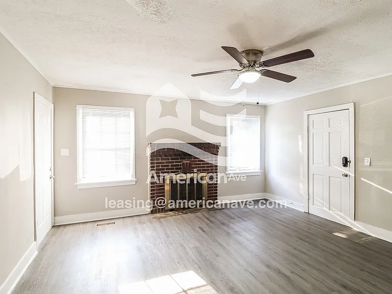 719233_002_wm_-_living_room_13628511.jpg