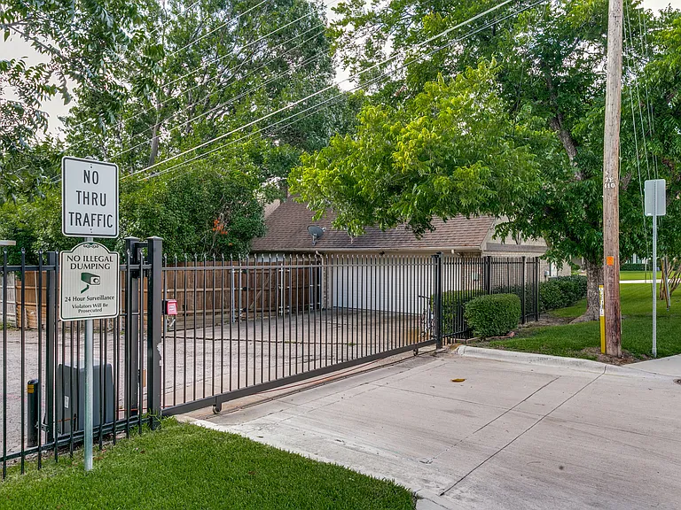 7507 Wellcrest Dr — Photo 12