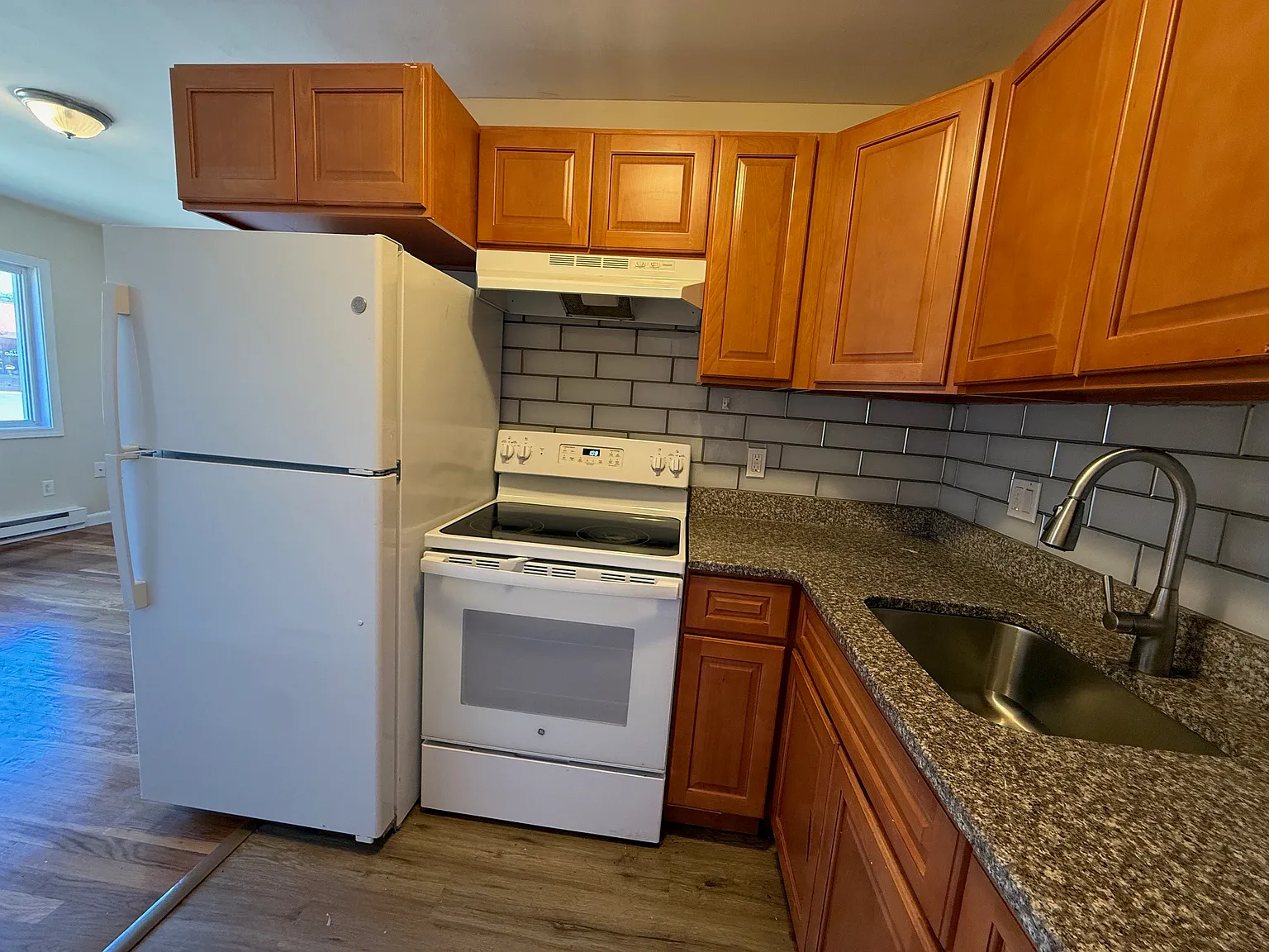1 bed, 750 sqft, $1,800 — Photo 3
