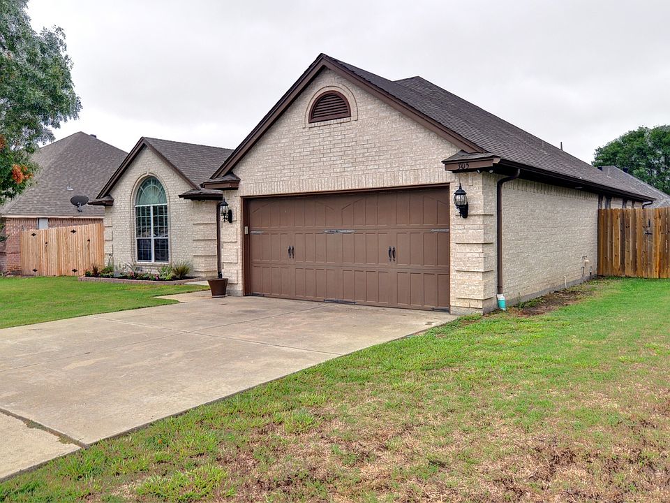 1st image of 305 Aspen Ct W