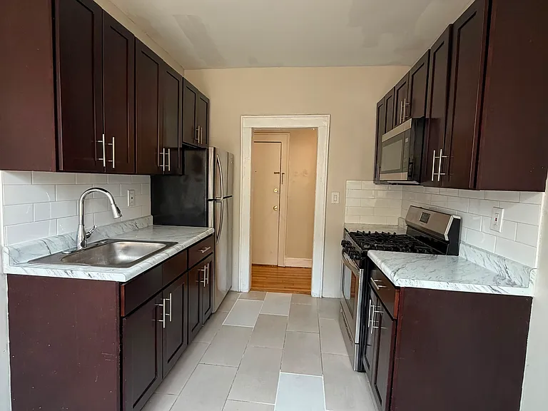 490 Rahway Ave #A7 — Photo 1