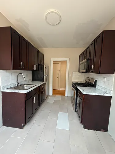 490 Rahway Ave Photo 1