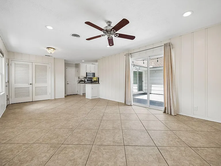 2202 Lazybrook Dr — Photo 6