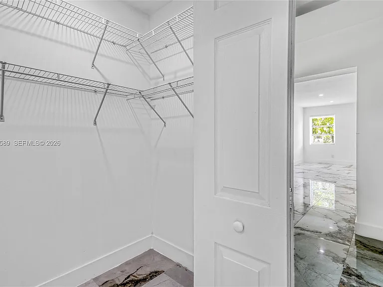 809 SW 17th St — Photo 20
