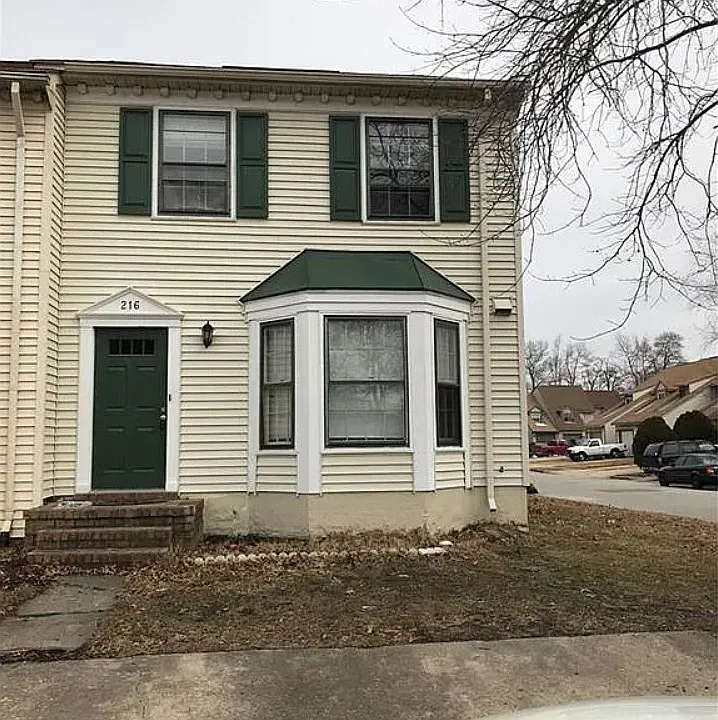 216 Weller Blvd