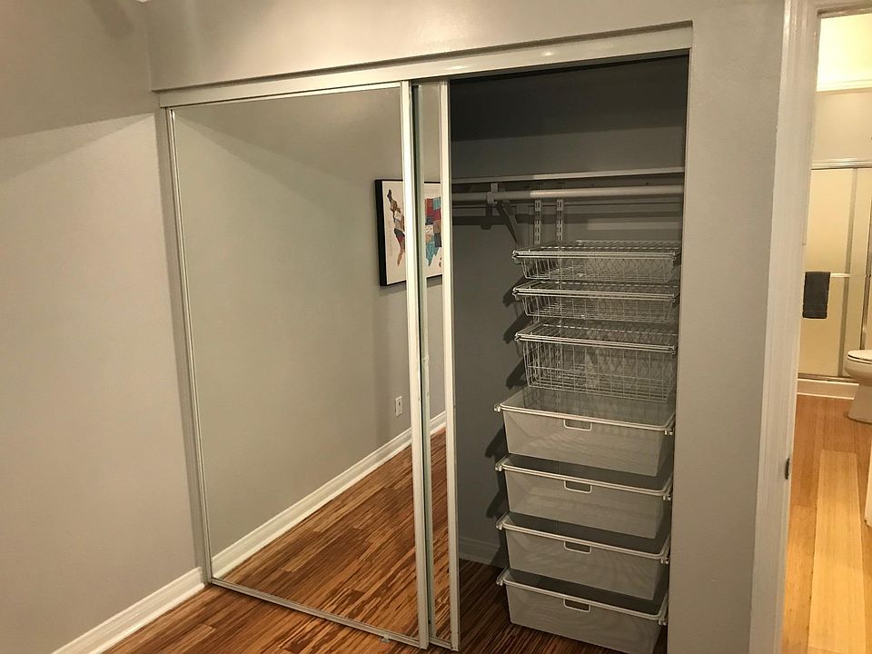 Mirrored wardrobe w/organizer