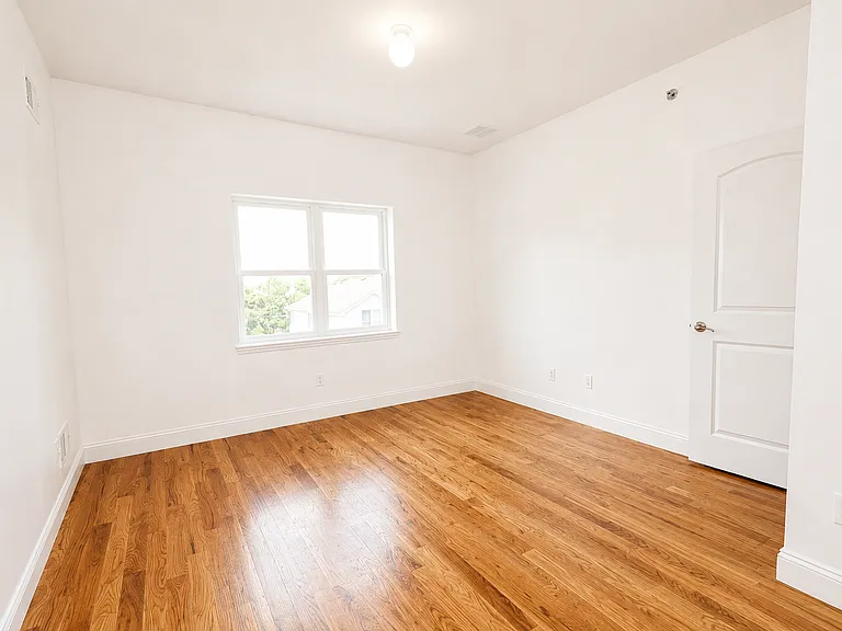 25 Knesel St #2 — Photo 18
