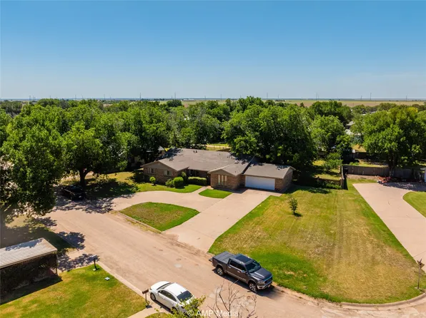 606 Dodson Dr, Stamford, TX 79553