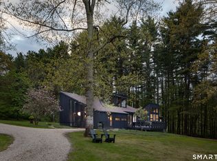 40 Canterbury Ln, Lakeville, CT 06039