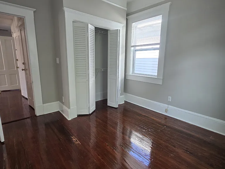 653 E Henry St — Photo 8
