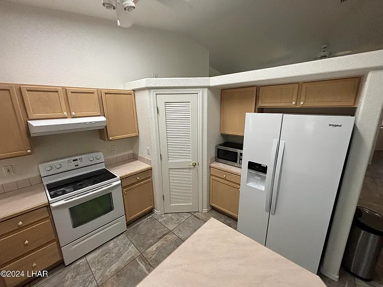 3720 Beachview Dr — Photo 8