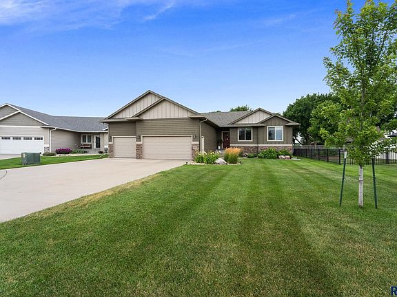3rd image of 8005 S Brande Acres Cir
