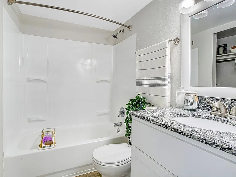 3435 S Orange Ave — Photo 3