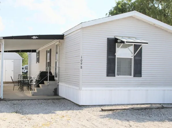 1098 N Bass Ln, Oak Harbor, OH 43449