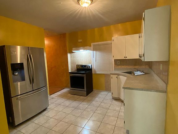 2nd image of 16909 Sayres Ave Floor 1