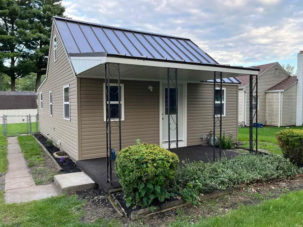 918 S 13th St, Goshen, IN 46526