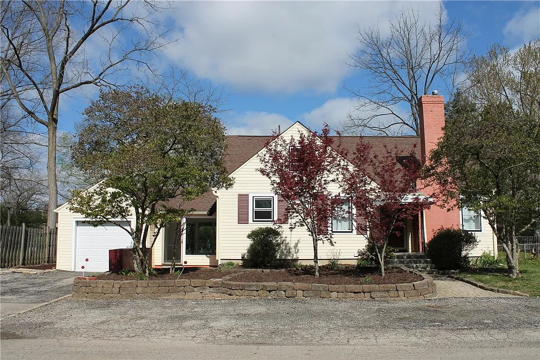 47 Burgess Ave photo 1