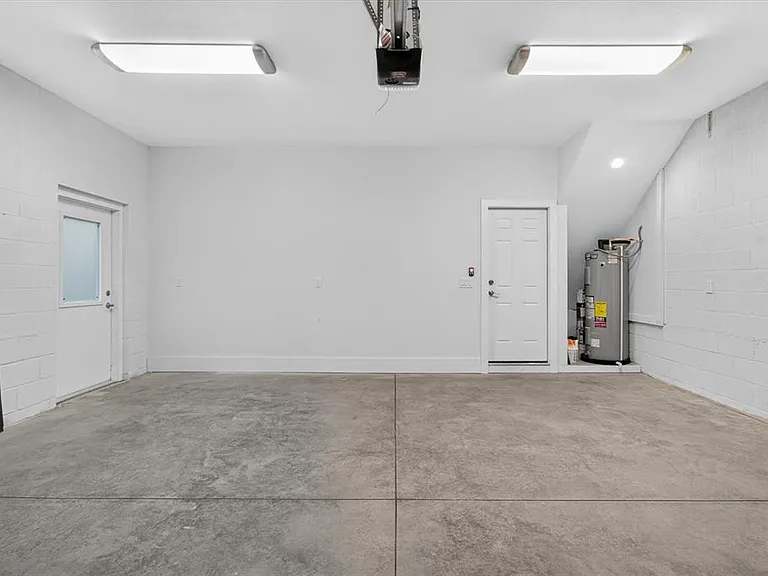 207 Athens St — Photo 65