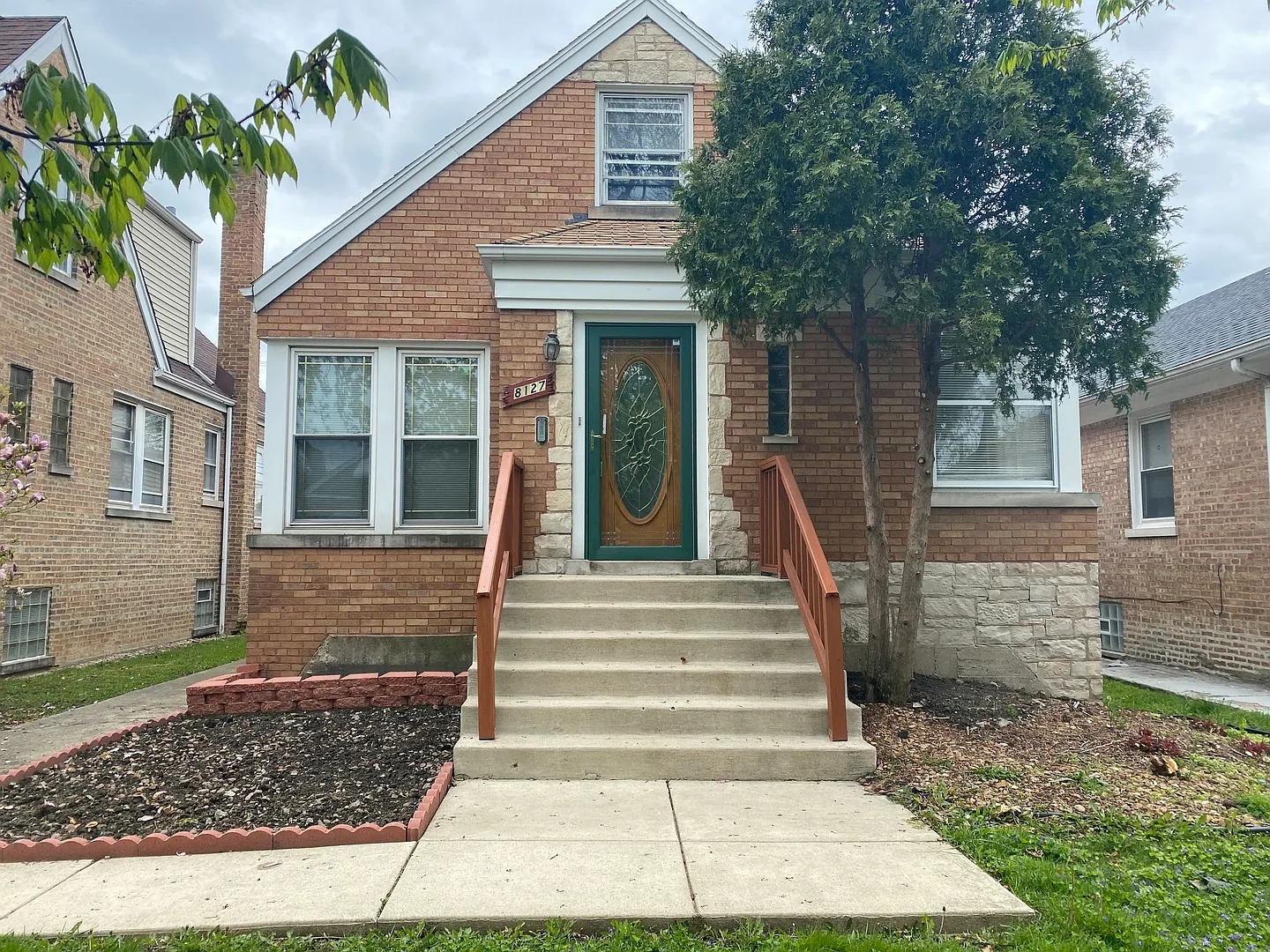 8127 S Sawyer Ave photo 1