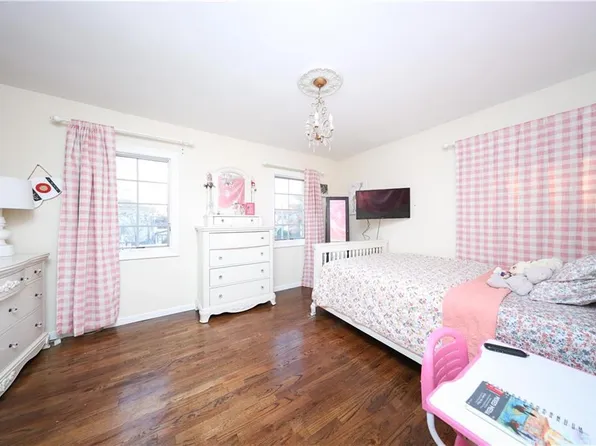 969 Armstrong Avenue image 22 of 34