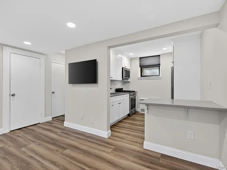 319 Main St #B — Photo 9