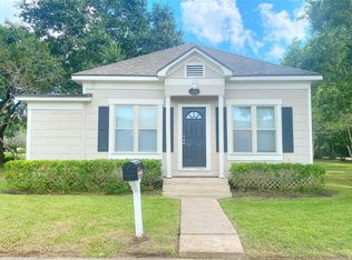 126 E Orange St, Angleton, TX 77515