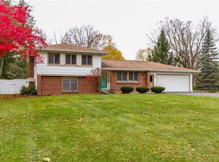 62 Bright Oaks Dr, Rochester, NY 14624