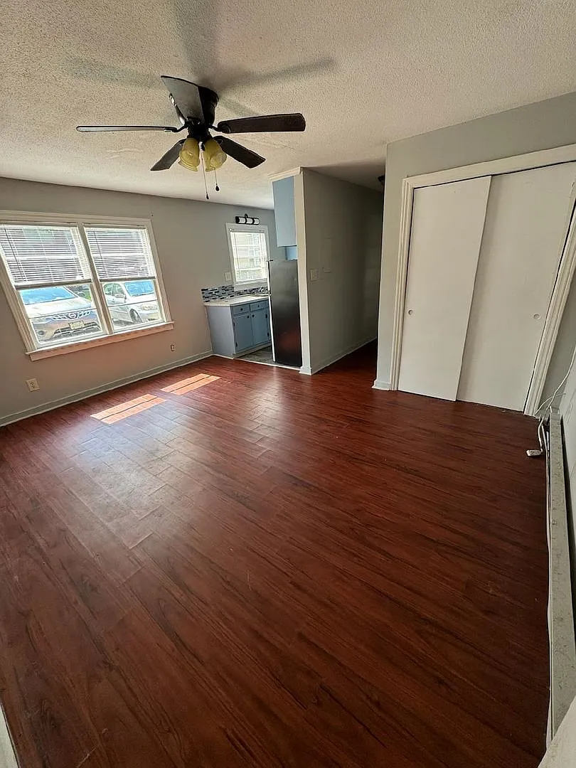 One Bedroom Apartment in the Grid — Photo 2