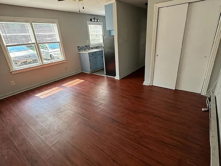 1805 E 6th St #4 — Photo 2