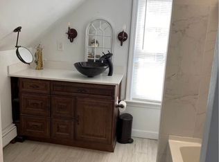 4 Locke St APT 3, Andover, MA 01810