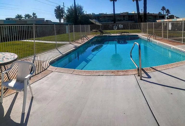1939 E Missouri Ave #15 — Photo 2