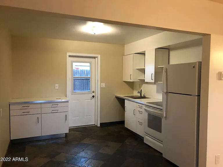 2020 S Granada Dr #5 — Photo 3