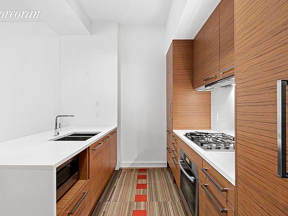 3rd image of 140 W 22nd St #2C