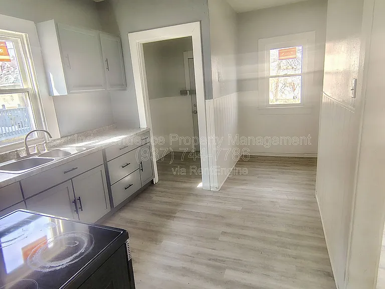 951 Ferndale Ave — Photo 4